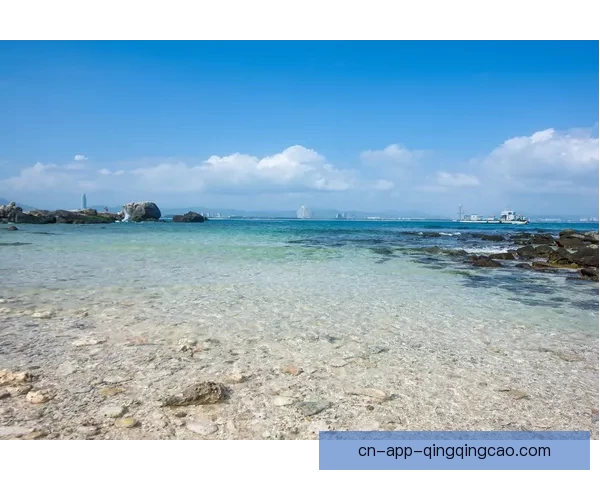 拥抱蔚蓝，触碰浪漫：三亚天涯海角，不止是网红打卡地